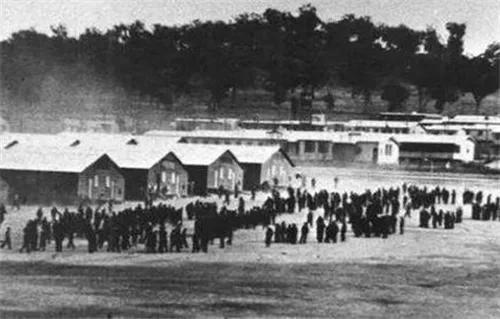 战俘营太过舒适，1000多日本兵手持水果刀越狱，