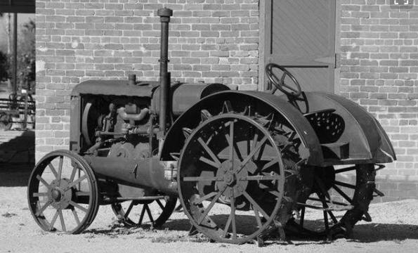 山西农民除草发现一箱价值2000万的黄金，上交后