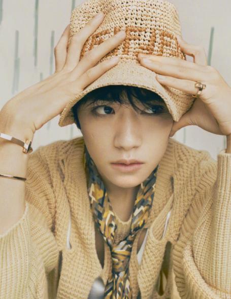 19岁易烊千玺终于对“湿发”下手了，看清效果，