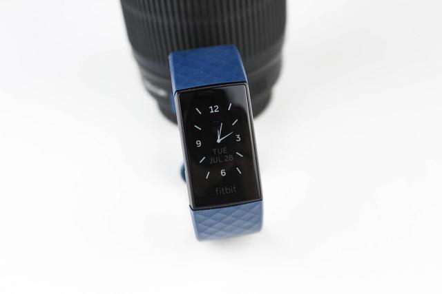 售價(jià)過千的智能手環(huán)強(qiáng)在哪？Fitbit Charge 4告訴你：這就叫專業(yè)