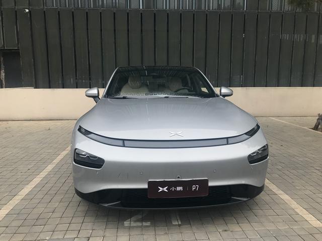 如7而智，超乎想象，超长续航智能轿跑小鹏P7登