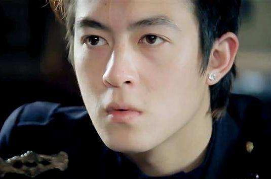 35岁后男星颜值大跌？陈冠希满脸黑斑，邓超像大爷，胡歌似流浪汉