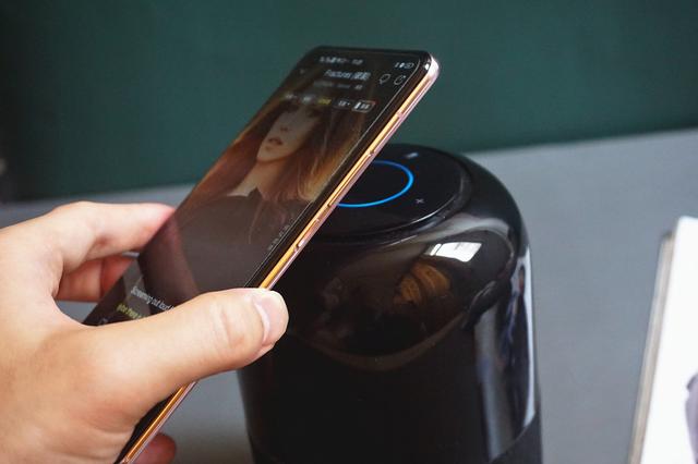 华为AI音箱2电池版：可无线移动的智能AI音箱