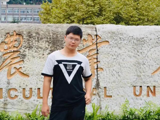 社会应取下有色眼镜，中职生已考上了985、211、还有清华大学