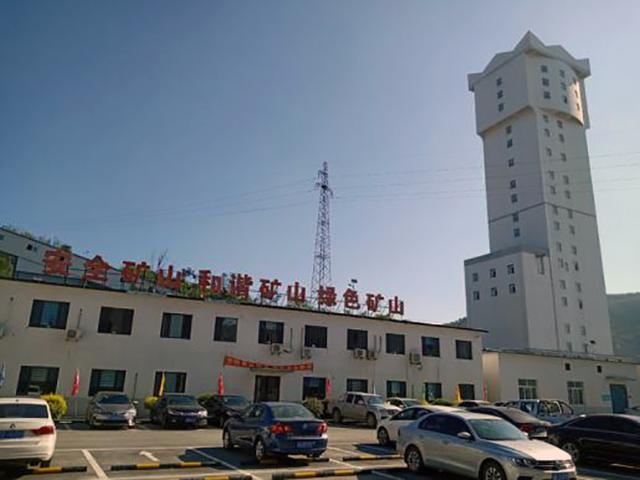 誰(shuí)家生產(chǎn)的給料機(jī)這么給力？該鐵礦4臺(tái)備用機(jī)還躺在庫(kù)房睡覺呢
