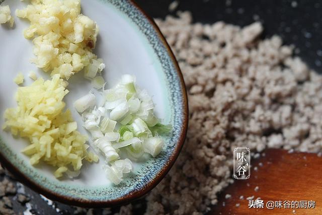 想吃炸酱面不用买，做法步骤教给你，酱香浓郁真解馋，天天吃不腻