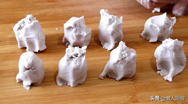 不需要油炸，教你芋头的新做法，配上猪肉馅，吃起来那叫一个香