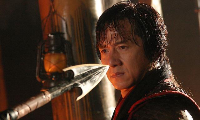 娱乐圈里为什么成龙会不承认与吴绮莉的私生女为亲女儿呢？