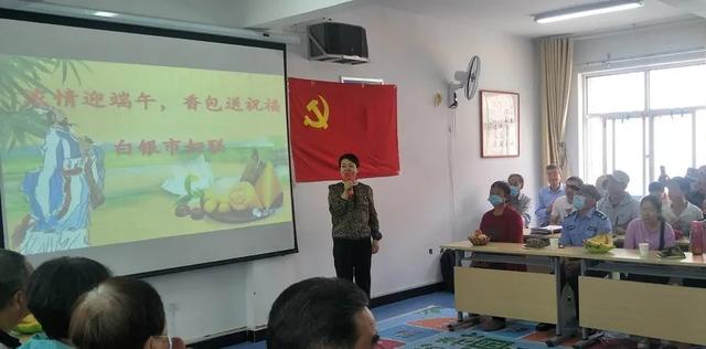 【我们的节日】市妇联开展“浓情迎端午，香包送祝?！被疃?/></p><p class=