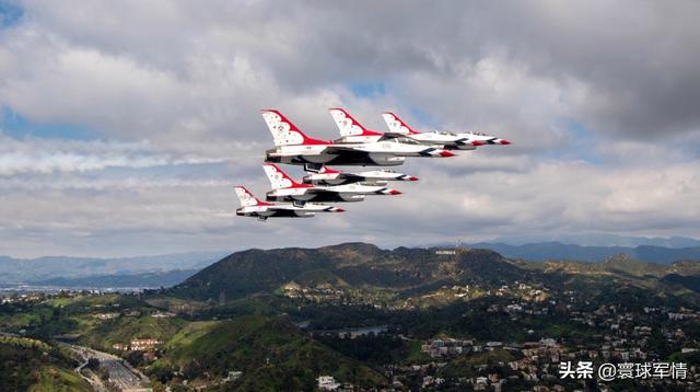 美国空军战疫致敬飞行忙，洛杉矶上演危险一幕