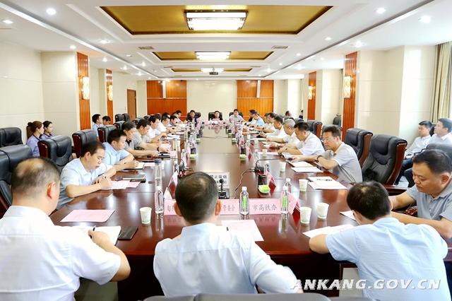 西铁局集团公司董事长张海涛来安康考察铁路建设工作