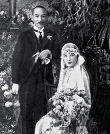 青帮头目杜月笙在蒋介石新婚燕尔之际劫持宋美龄，究竟是什么原因
