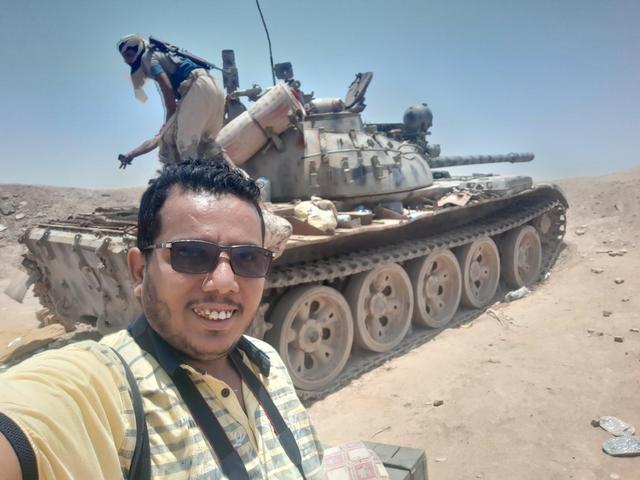 自己互砍真给力！也门政府军内讧，南方军导弹