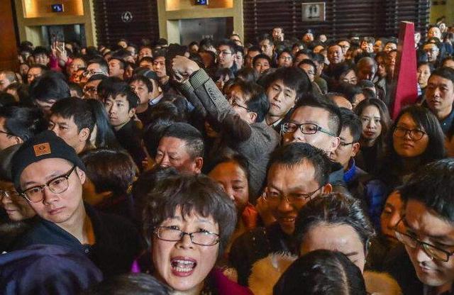 买房需要摇号，买到转手就赚几百万！是买房还