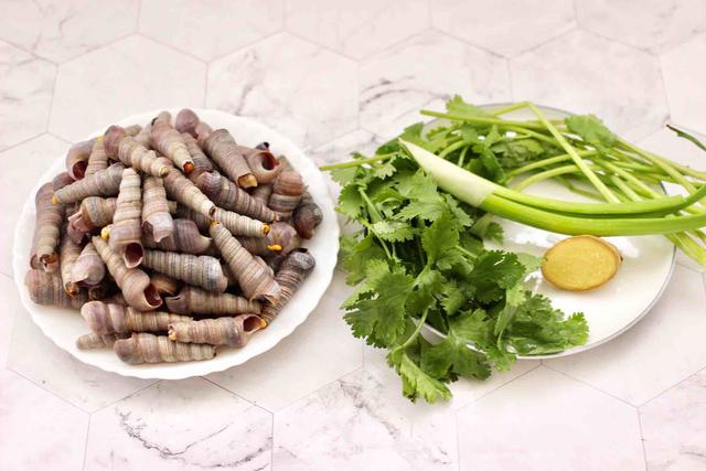 “寄生虫”最多的这道菜，很多人傻傻当成美食