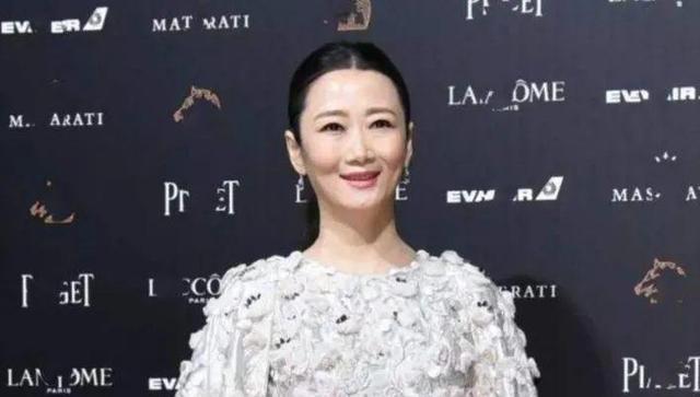 她为了让自己容颜不老，连孩子都没要，坚持20多年不吃晚饭