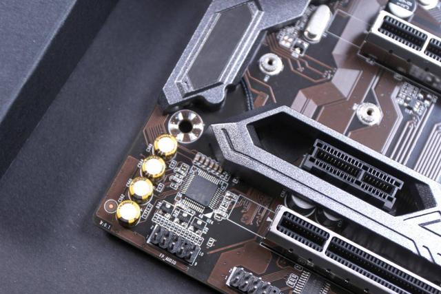板载灯效且支持WiFi6，十代U的选择，铭瑄MS-iCraft B460M值不值