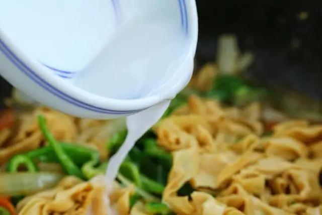 很不錯的一道家常菜，豆皮的家常小炒