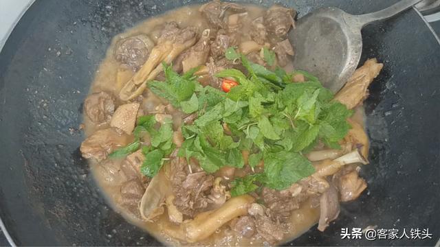 6斤鸭，一个客家地道美味做法，配料简单，出锅香气十足越吃越香