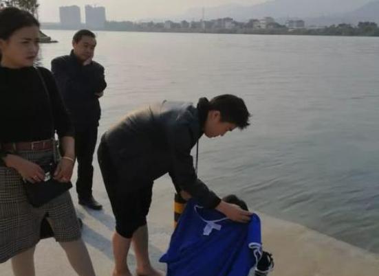 救人英雄溺水死亡，10万意外险被拒赔，保险公司