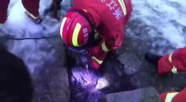 痛心！一女孩游泳被吸入水坝底部排水管不幸身亡！天热这些事必须重视