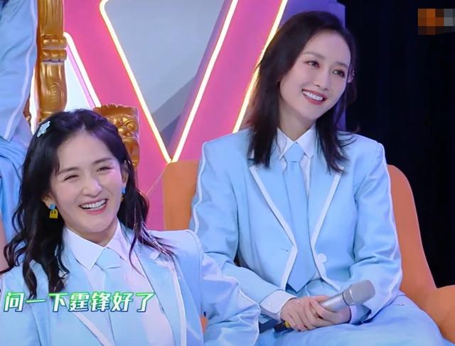 快本：6位女嘉宾穿短裙，其他人坐着都有毯子盖