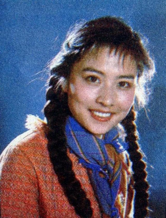 她在上世纪红极一时，却到在巅峰时退圈，原因让人感到可惜