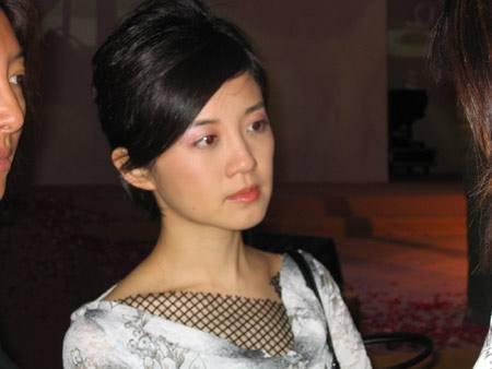 2002年，主持人许戈辉插足豪门当小三，被央视