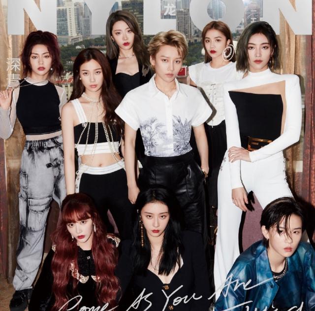 THE9又一全家福来袭，赵小棠陆柯燃都在前排，安崎要用放大镜看