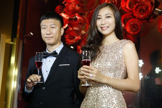 孙红雷近况，小15岁娇妻王骏迪气质脱俗，一袭长