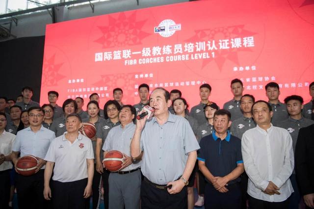 库里式投篮成为模板？1米72的国产主帅真的很有想法