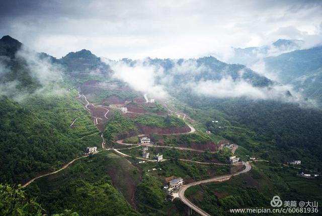 游家乡古叙扶贫公路：古蔺王大山观赏路段｛十一弯十一拐｝有感