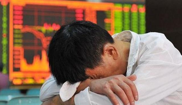 迟来的锦旗送给散户，你们不但给大股东送韭菜