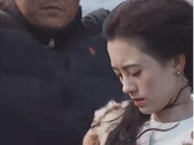 鞠婧祎“露肩照”力证没垫肩？现场生图曝光，差别有点大