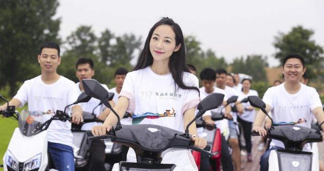 韩国主持看人骑电动车，当场“讽刺”中国人穷