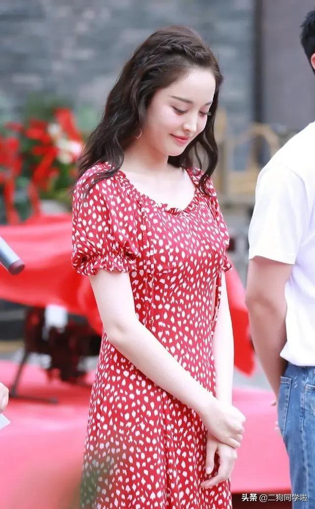 古力娜扎放飞自我？新戏开机脸圆发福明显，与