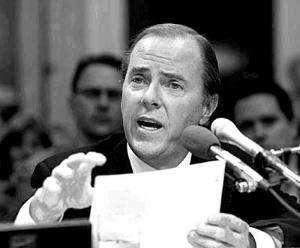 喝着瑞幸小蓝杯的时候，还记得让华尔街差点破