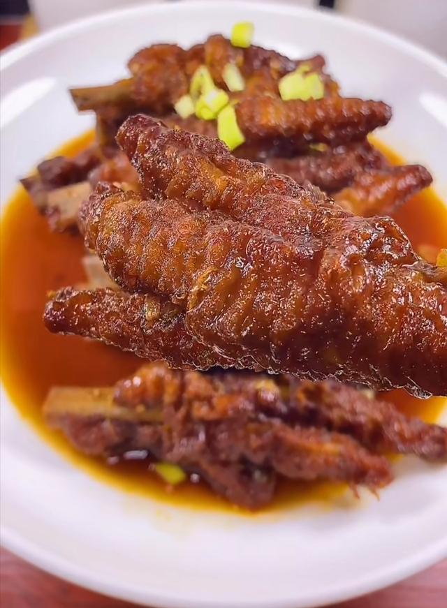 为什么你做的虎皮鸡爪不起虎皮，大厨教你这样做软烂脱骨