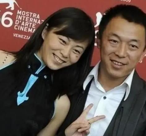 黄渤不服输追“丑女”13年，成影帝后初心不改，如今他们成这样？