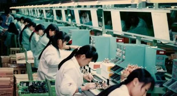 除了京东方，又一屏幕巨头诞生了，曾年亏2亿，