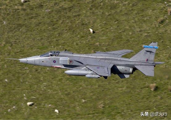 欧洲的标准运输机！能当加油机的A400M！西方最大