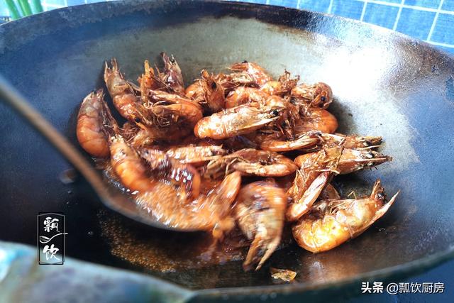 爱吃虾做不出好味道，按照这做法，让人胃口大开，连皮都吃掉