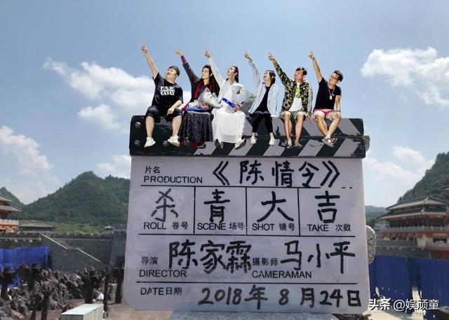 《陈情令》一周年之际，大量杀青照流出，那时肖战的笑太治愈了