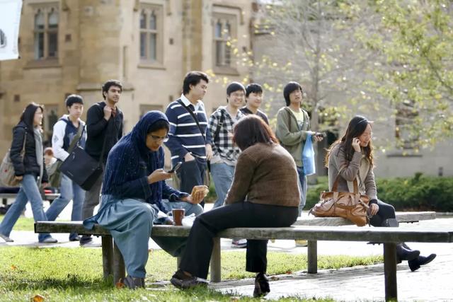 澳洲第一大学也撑不住！裁员450人，发邮件通知所有学生