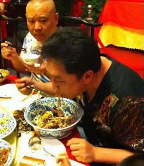德云社为啥有那么多胖子？看到的员工餐后，终