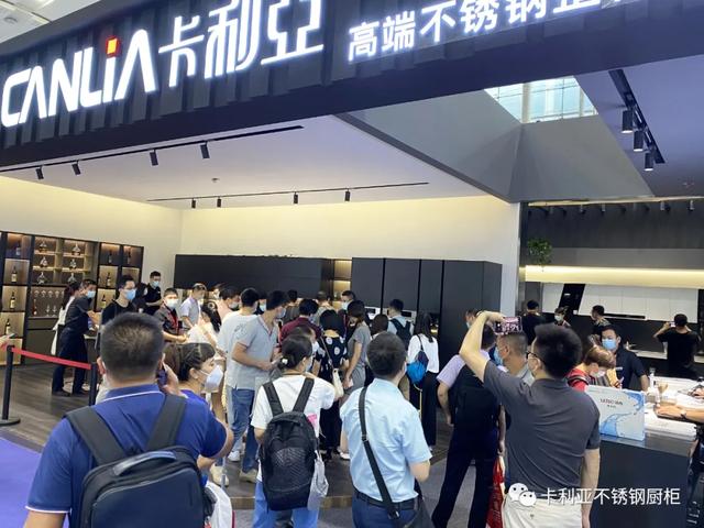 火爆！广州建博会第三天，和记AG平台娱乐官网
不锈钢橱柜展厅再现“人海”