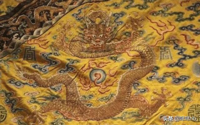 古代皇帝的龙袍禁止用水清洗，夏天臭了该怎么办？贫穷限制了想象
