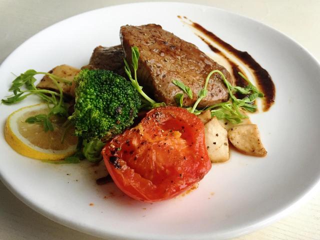 从“穿着就坐”到“刀叉使用”，英国的餐桌礼仪，繁琐却优雅细致