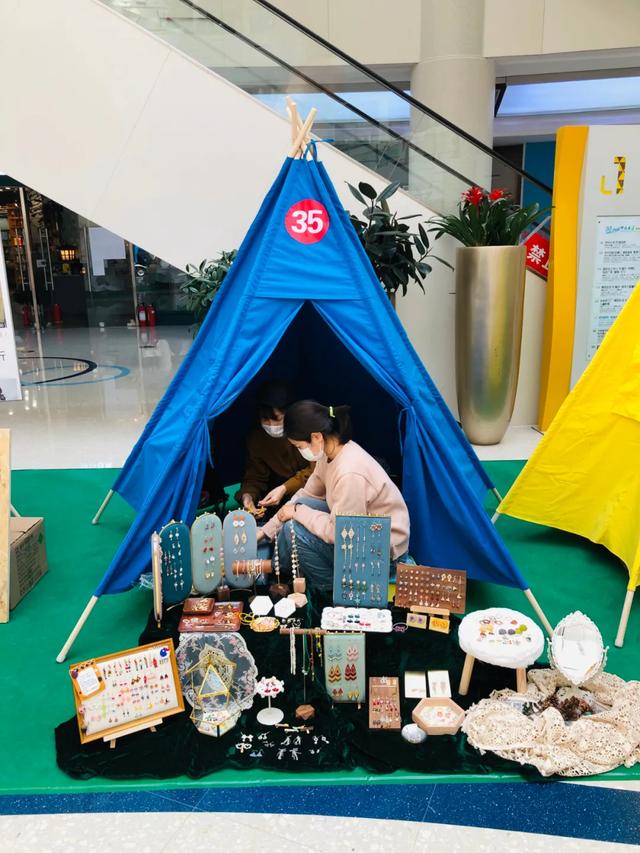 商场“接招”地摊经济，不但hold住而且还火了？