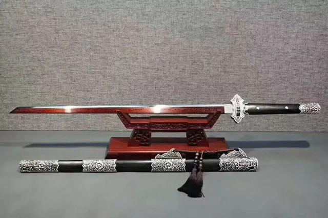 唐刀和日本武士刀相比，谁更强？为什么中国唐刀名气不如日本刀？